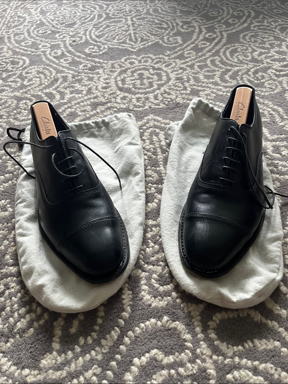 Allen Edmond Park Avenue Men’s Black Leather Cap-Toe Oxford